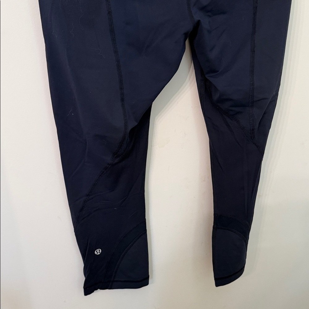 Lululemon Run: Inspire Crop II pants in Inkwell/Ocean Stripe Inkwell size 8 GUC - Picture 5 of 6